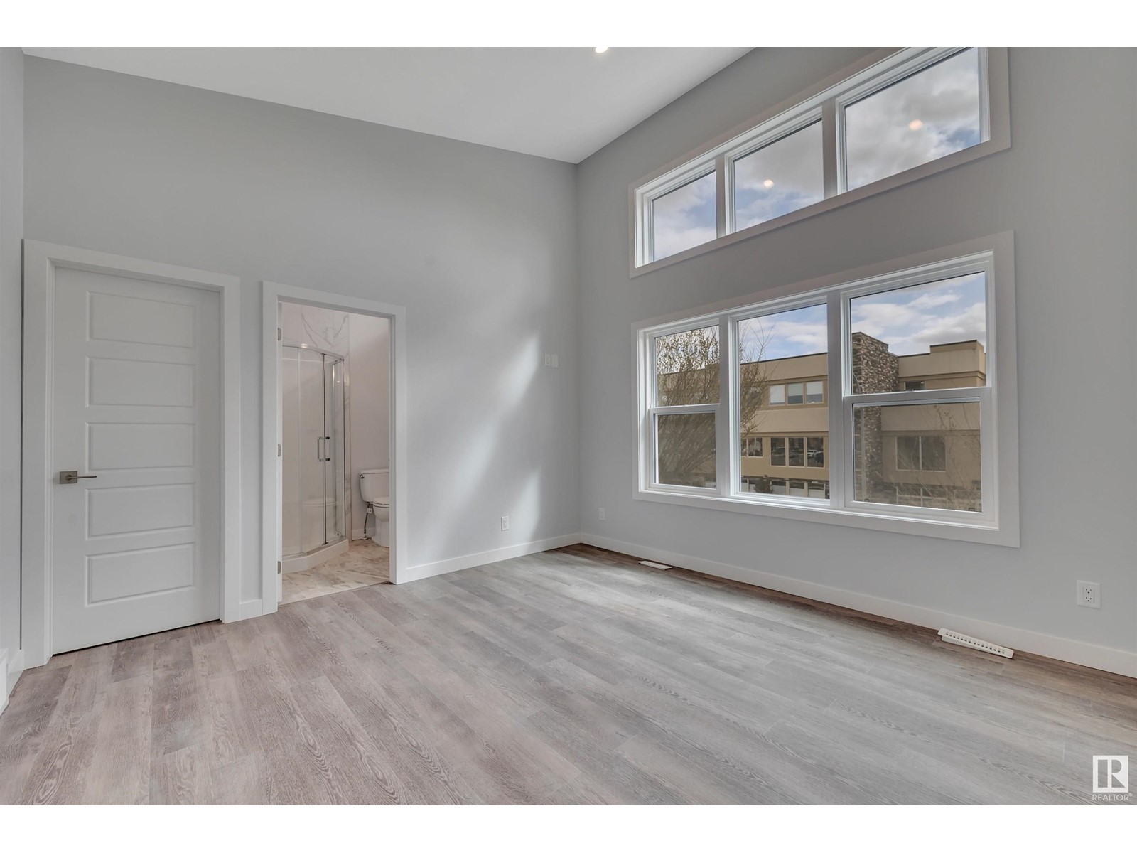 Photo 19 of 5006 5008 48 Av, Leduc AB