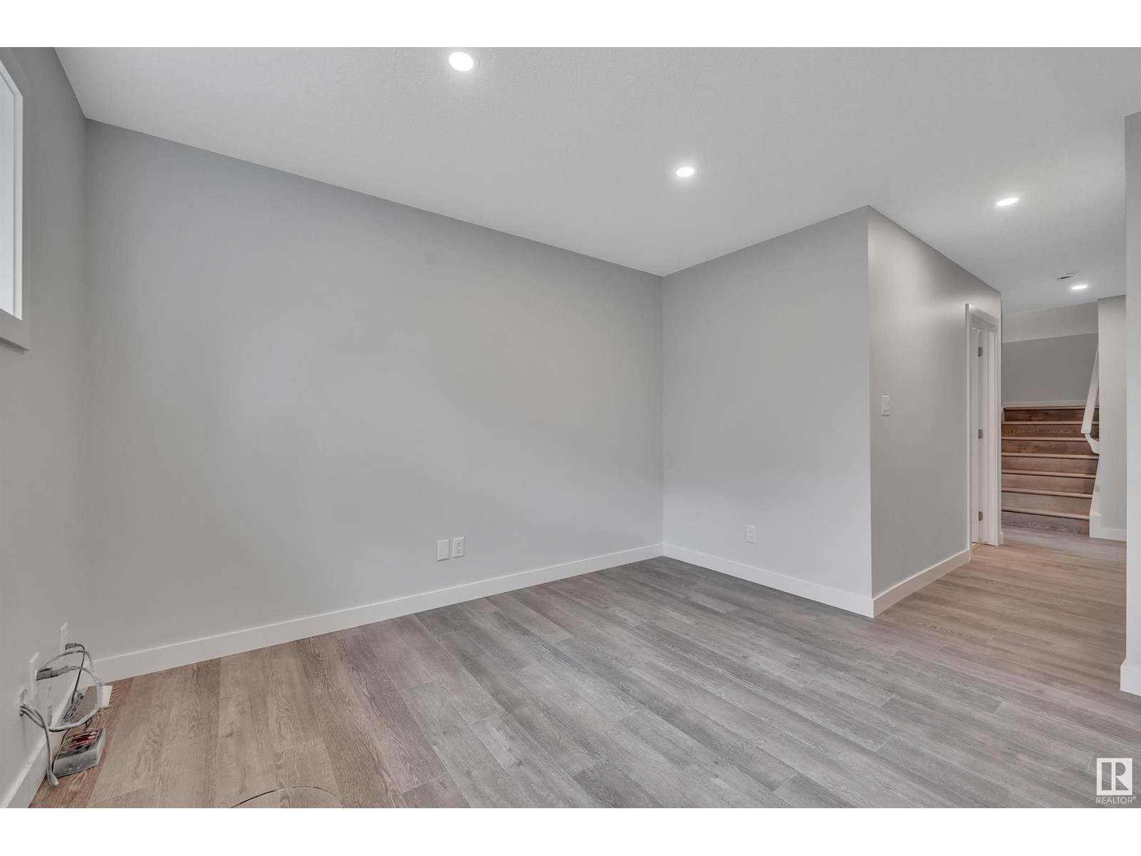 Photo 28 of 5006 5008 48 Av, Leduc AB