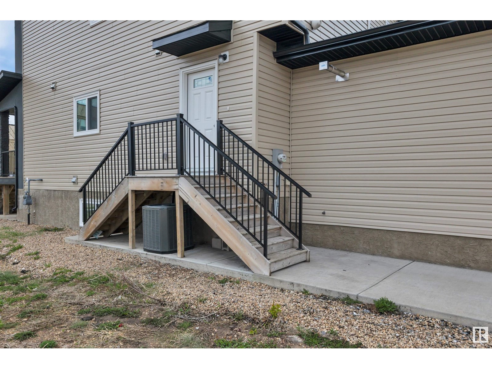 Photo 34 of 5006 5008 48 Av, Leduc AB