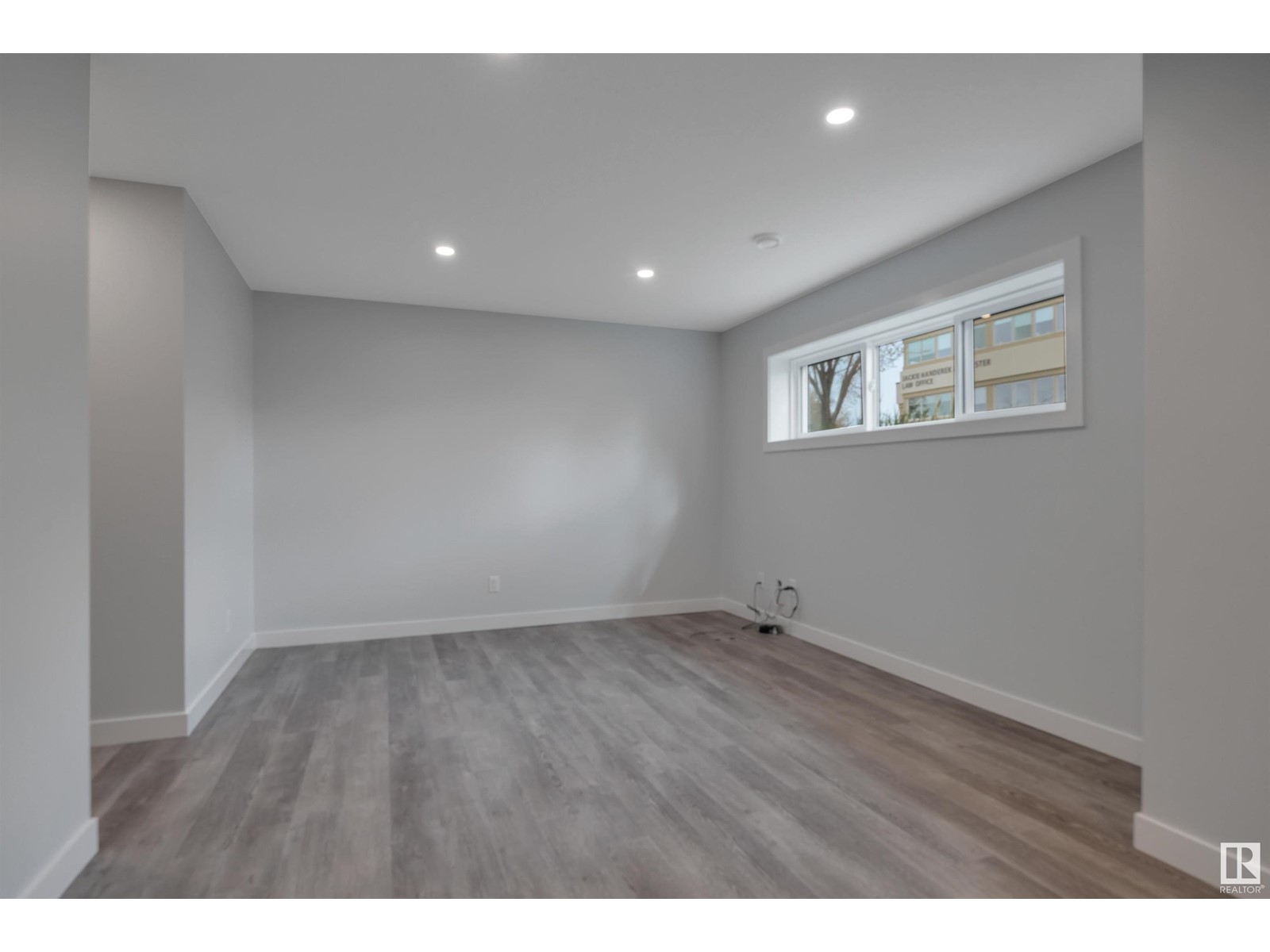 Photo 64 of 5006 5008 48 Av, Leduc AB