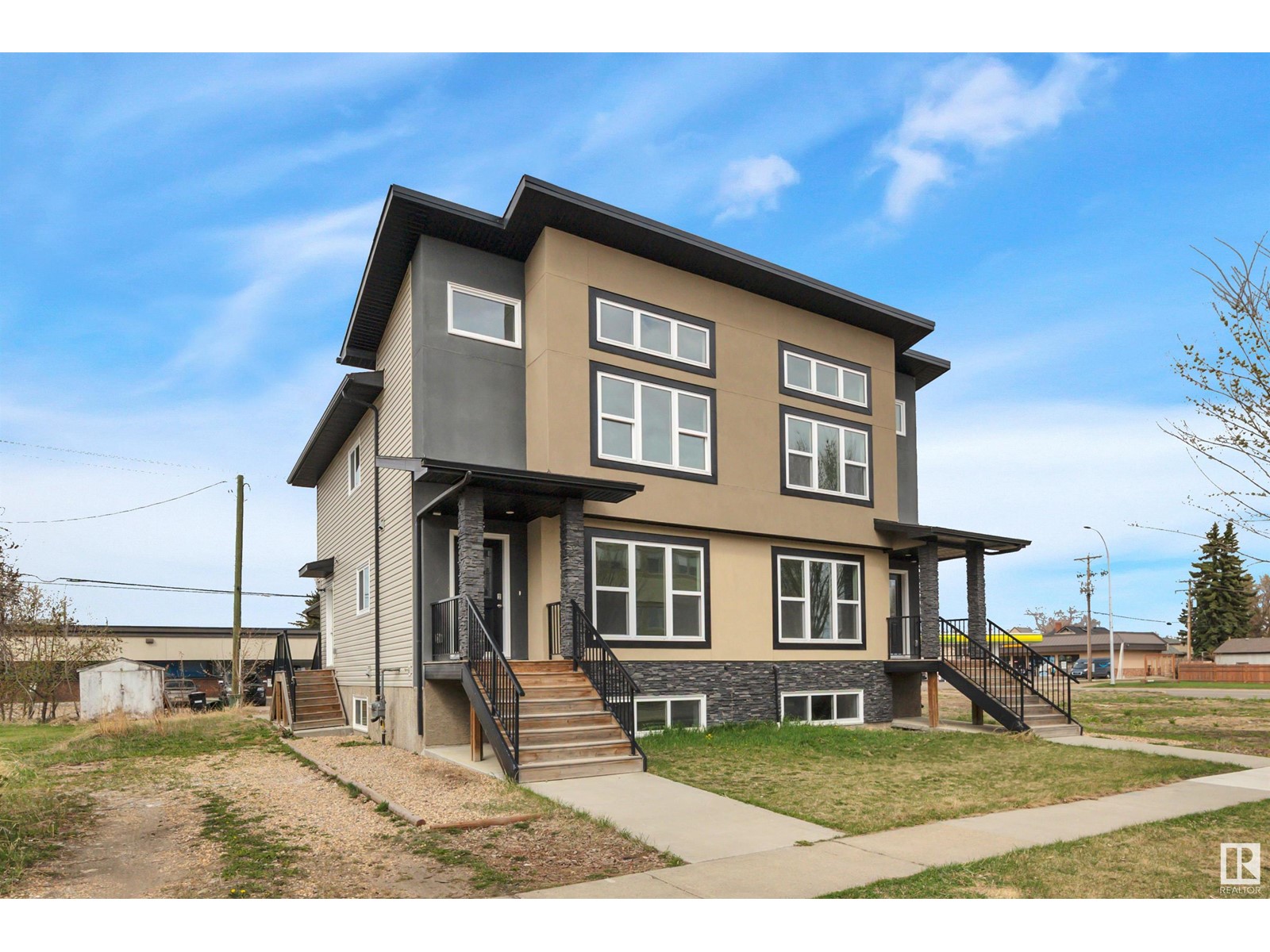 Photo 37 of 5006 5008 48 Av, Leduc AB