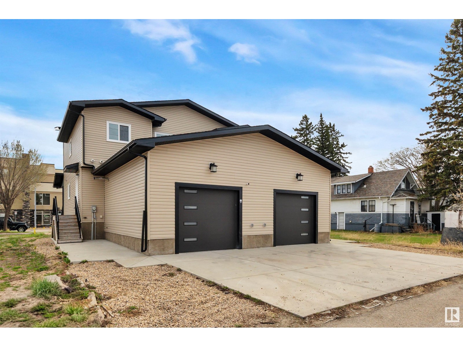 Photo 35 of 5006 5008 48 Av, Leduc AB