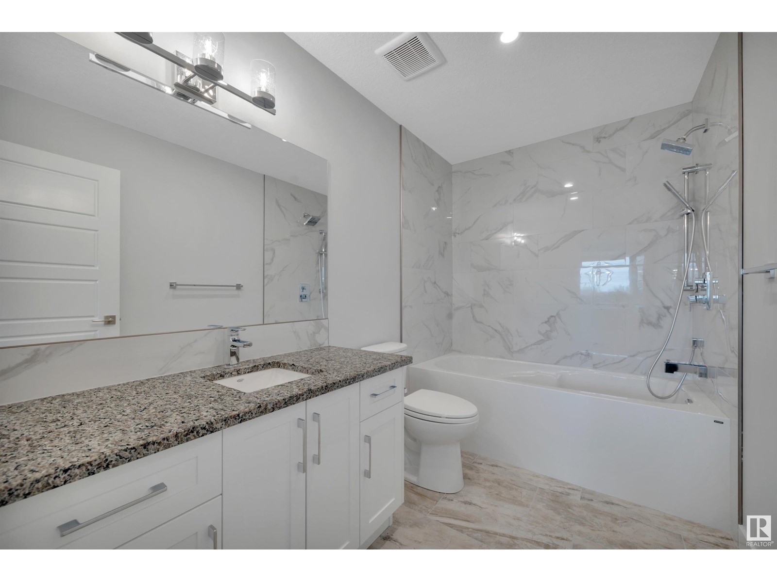 Photo 62 of 5006 5008 48 Av, Leduc AB
