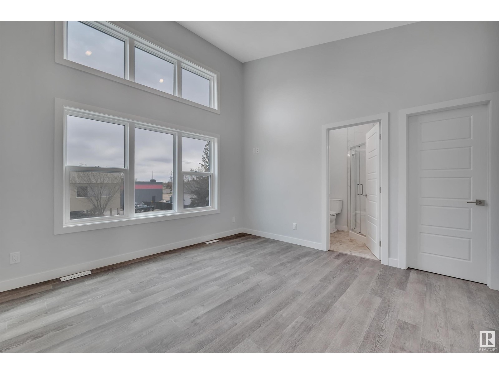Photo 53 of 5006 5008 48 Av, Leduc AB