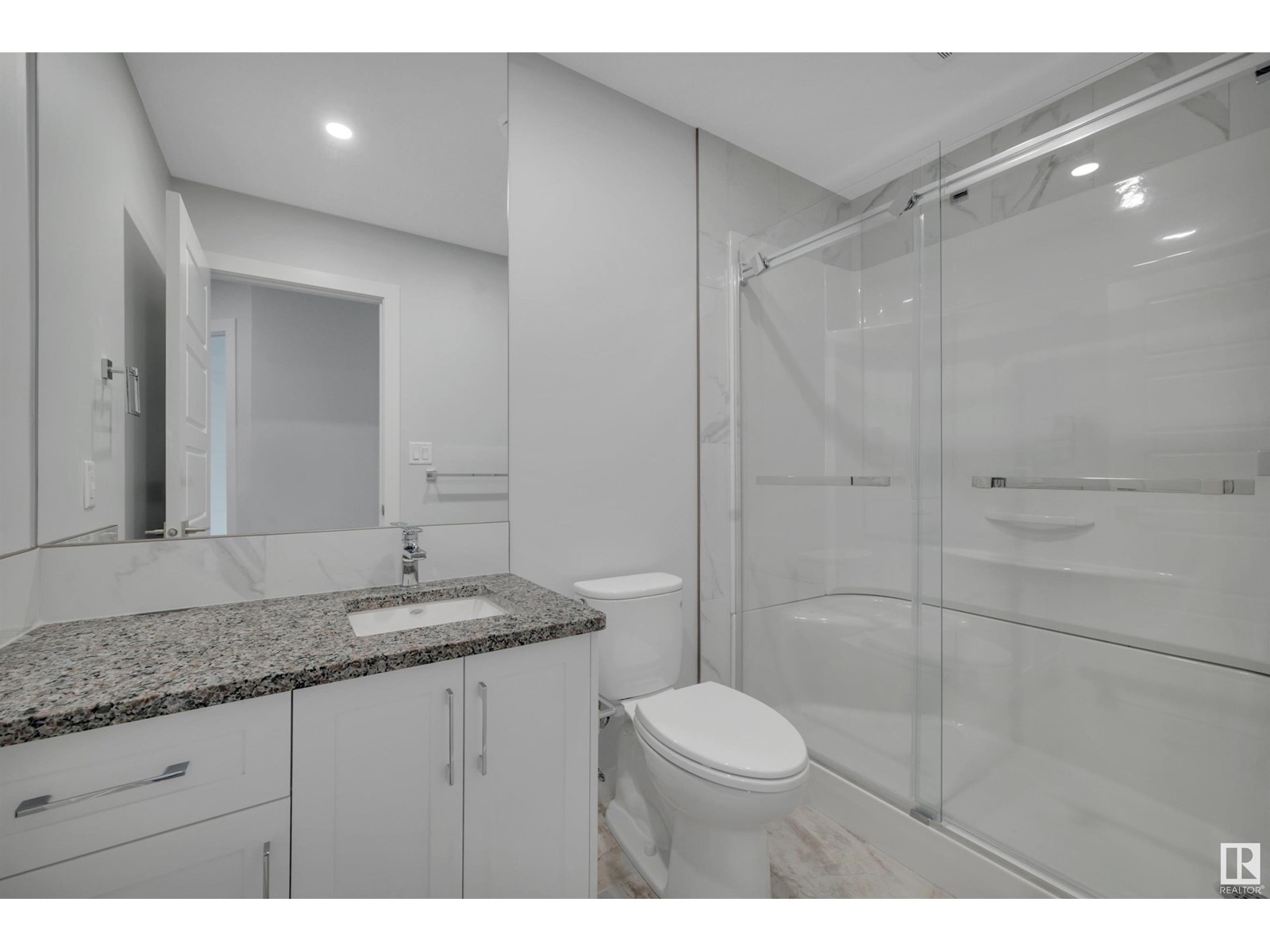 Photo 67 of 5006 5008 48 Av, Leduc AB