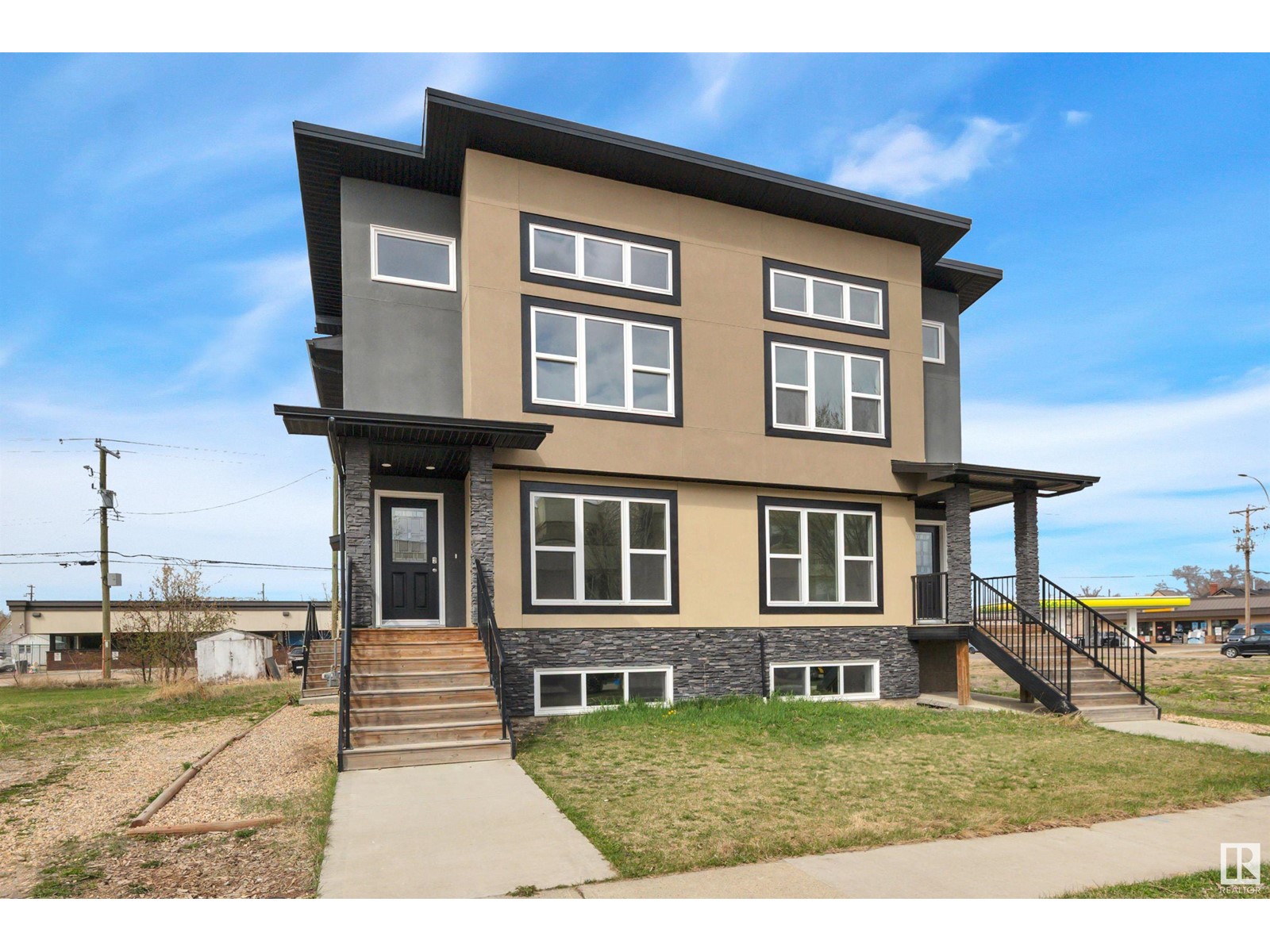 Photo 38 of 5006 5008 48 Av, Leduc AB