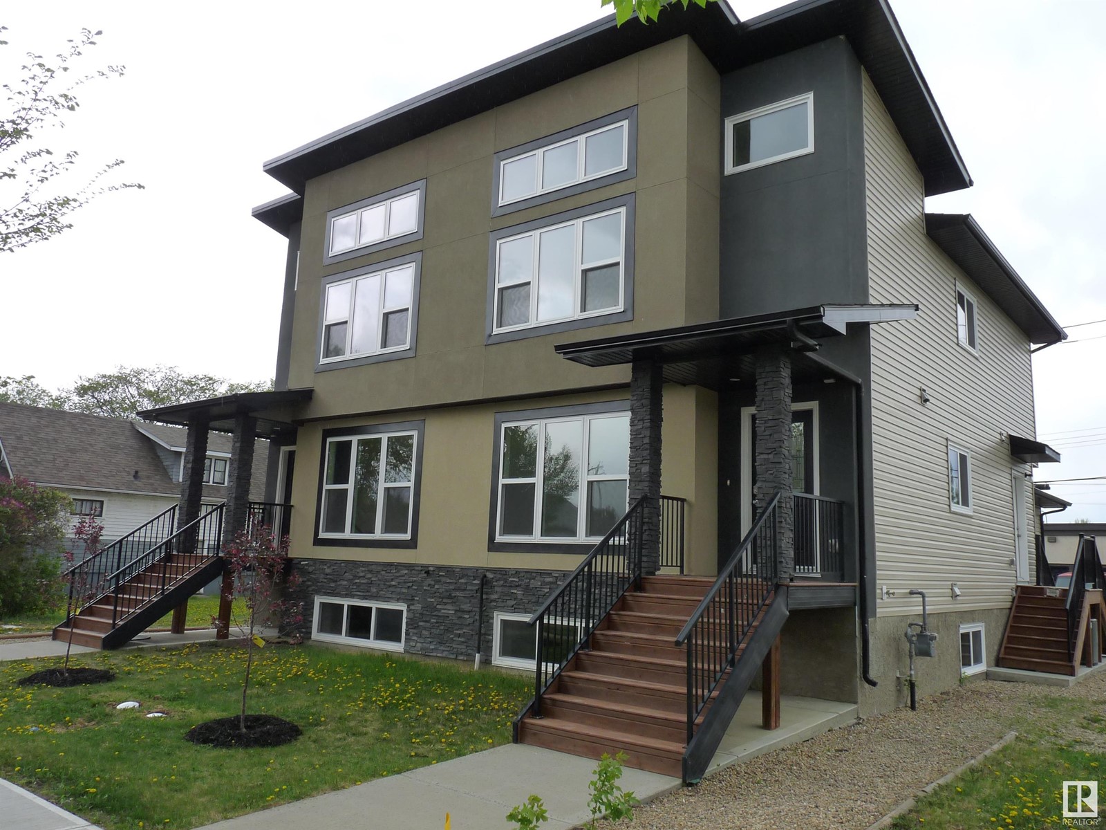 Photo 2 of 5006 5008 48 Av, Leduc AB