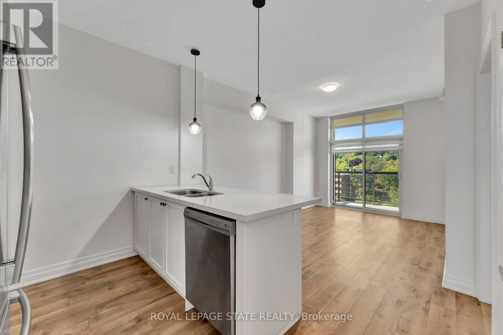 Photo 1 of 809 81 Robinson Street, Hamilton ON
