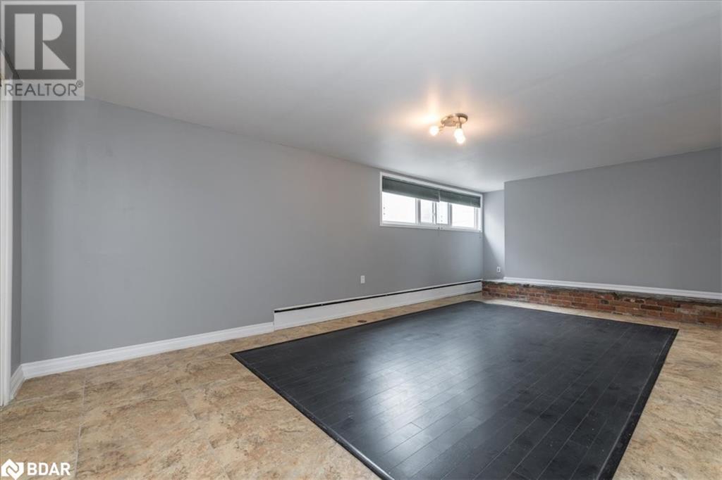 Photo 32 of 46 Eugenia Street, Barrie ON