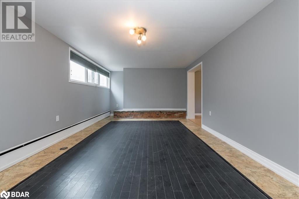 Photo 5 of 46 Eugenia Street, Barrie ON