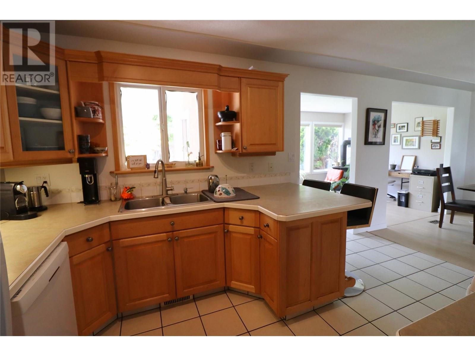 Photo 5 of 425 Pemberton Terrace, Kamloops BC