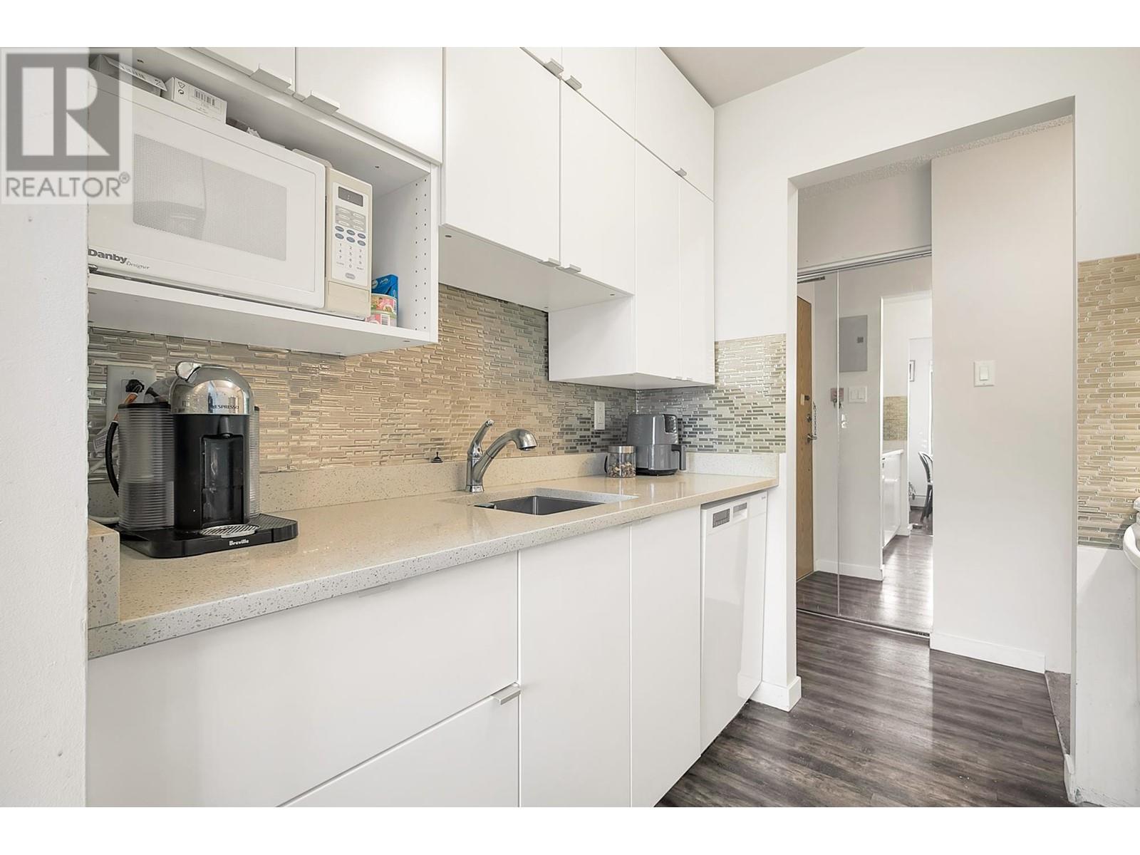 #202-8511 ACKROYD Road, Richmond