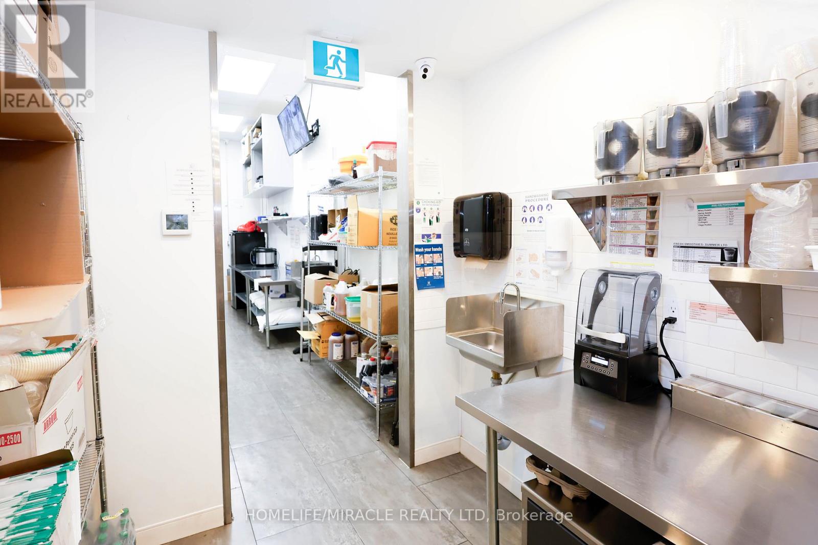Photo 22 of B 9 1374 South Service Road, Hamilton ON