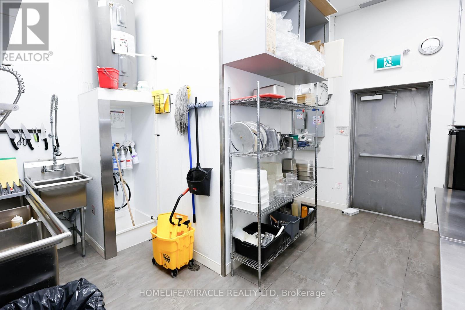 Photo 43 of B 9 1374 South Service Road, Hamilton ON