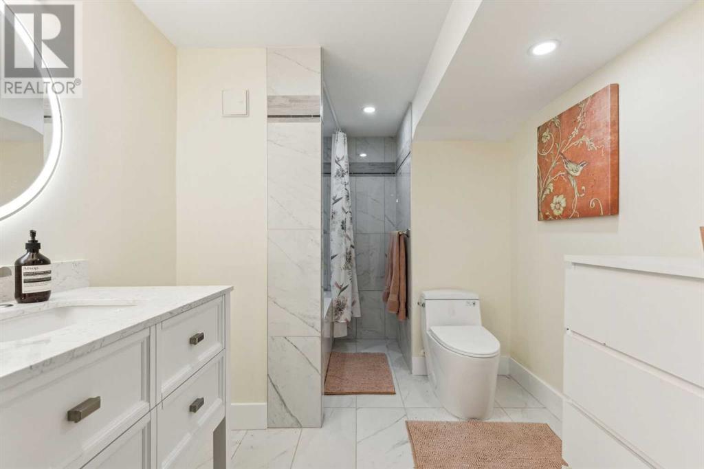 Single Family House for Sale in  Signature Close SW Signal Hill Calgary 