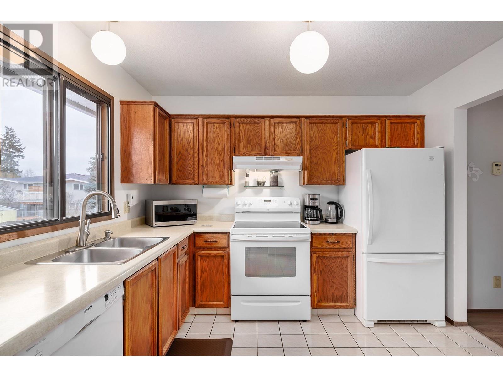  1347 Springfield Road, Kelowna