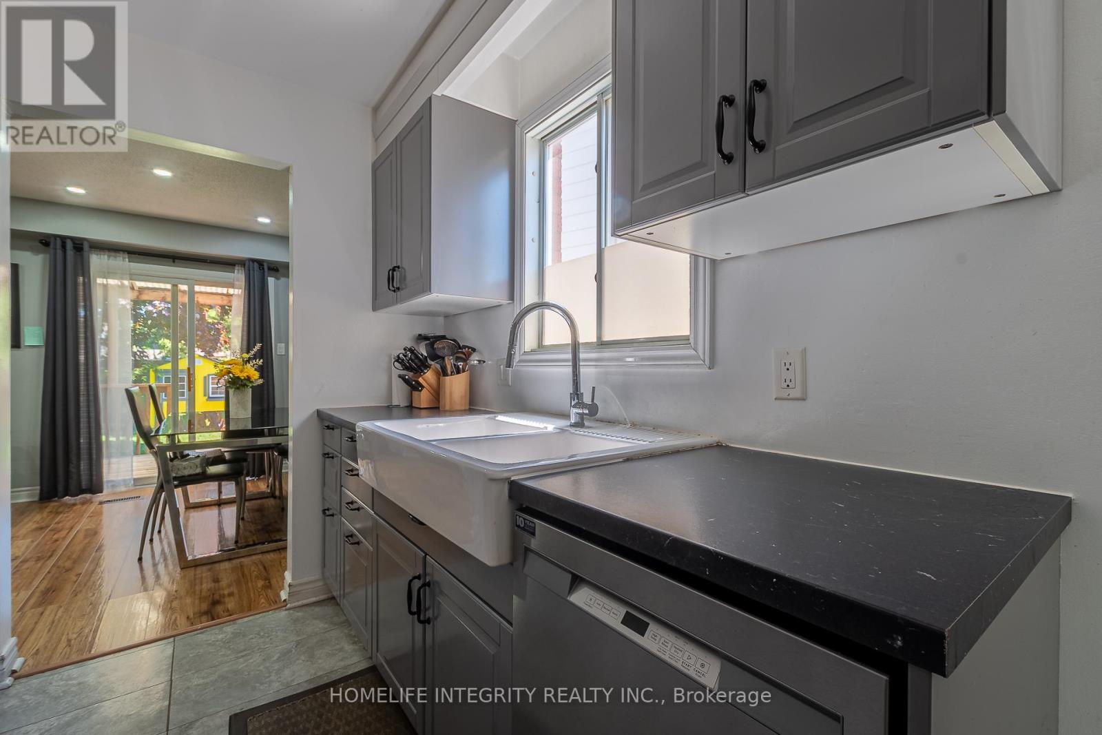 Photo 10 of 115 Beattie Avenue, New Tecumseth ON