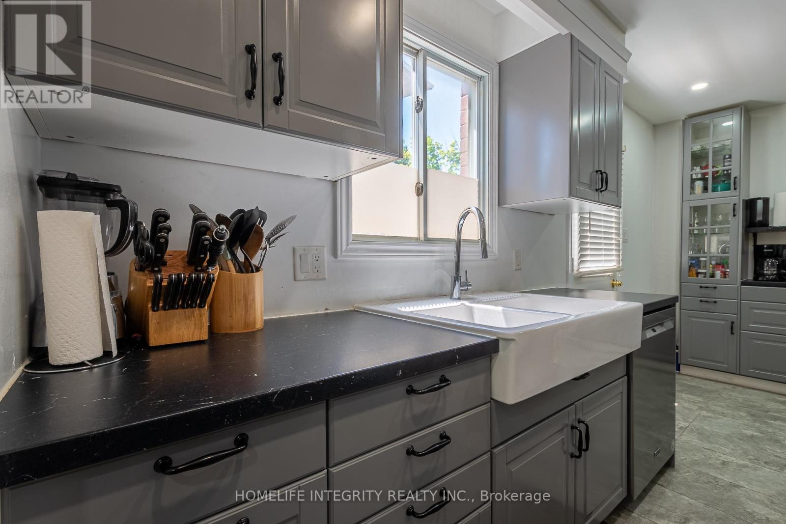 Photo 11 of 115 Beattie Avenue, New Tecumseth ON