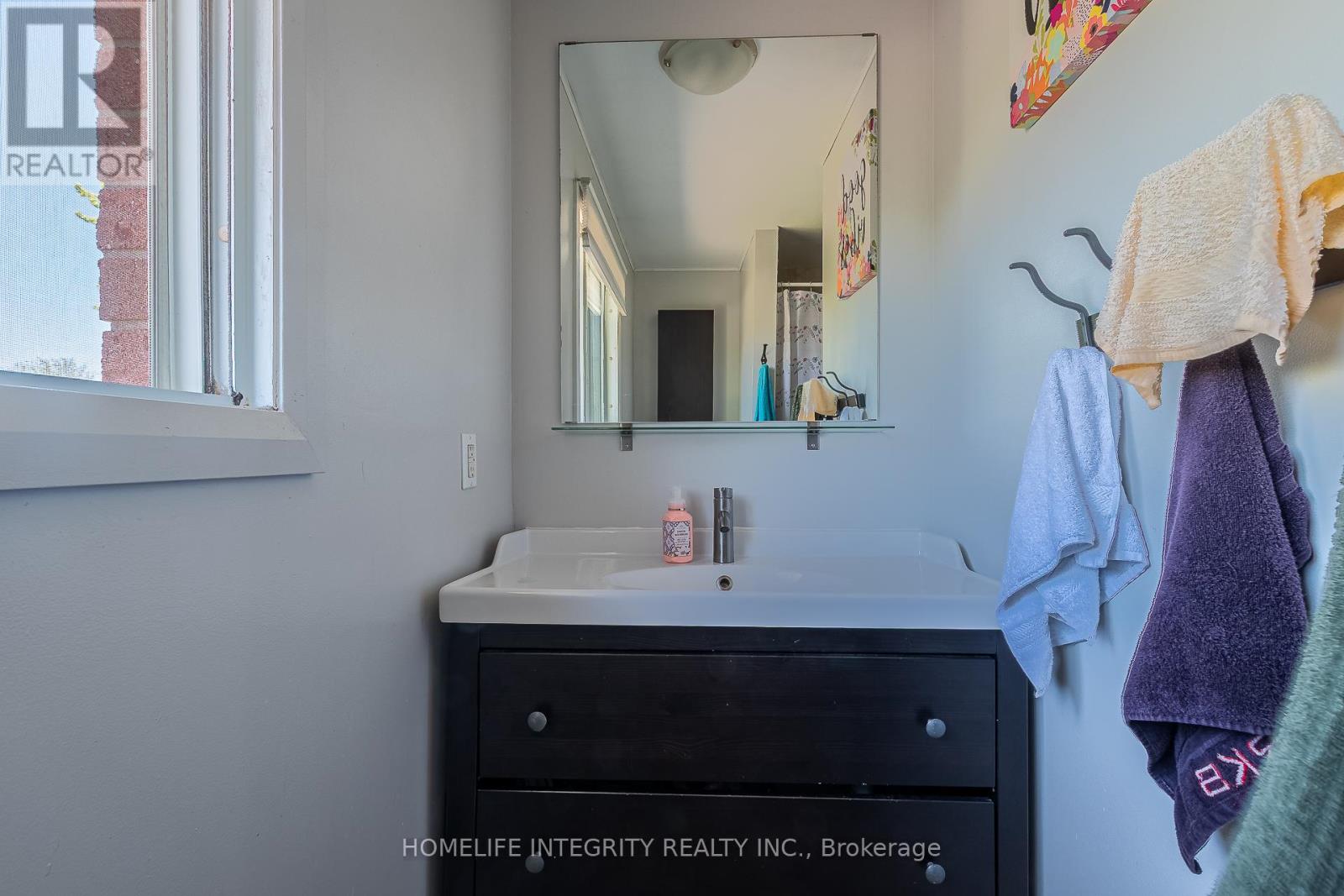 Photo 18 of 115 Beattie Avenue, New Tecumseth ON