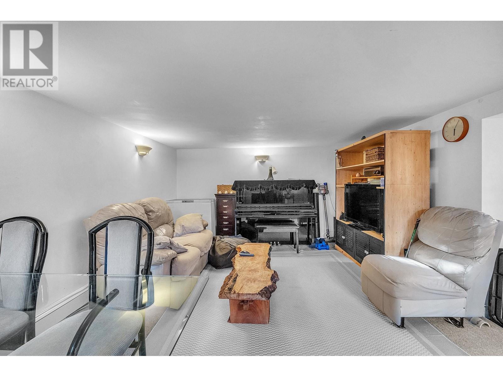 Photo 10 of 275 W King Edward Avenue, Vancouver BC