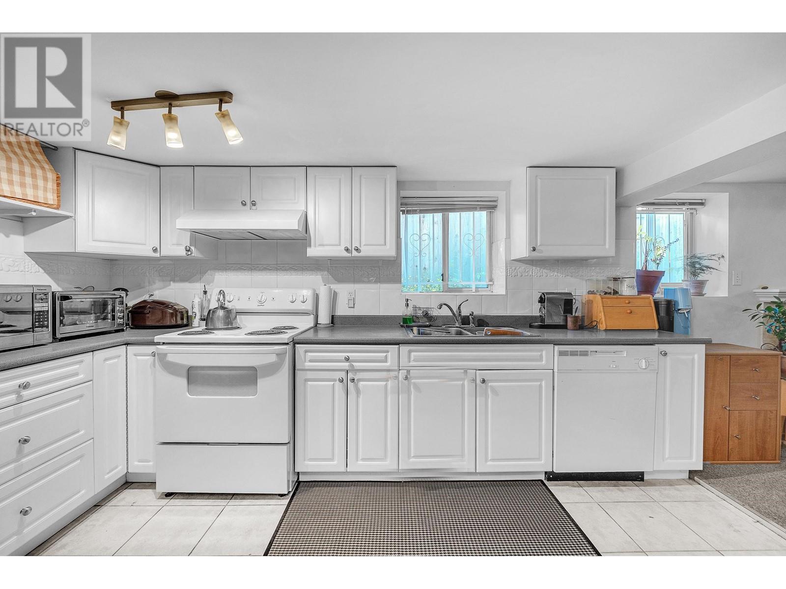 Photo 12 of 275 W King Edward Avenue, Vancouver BC