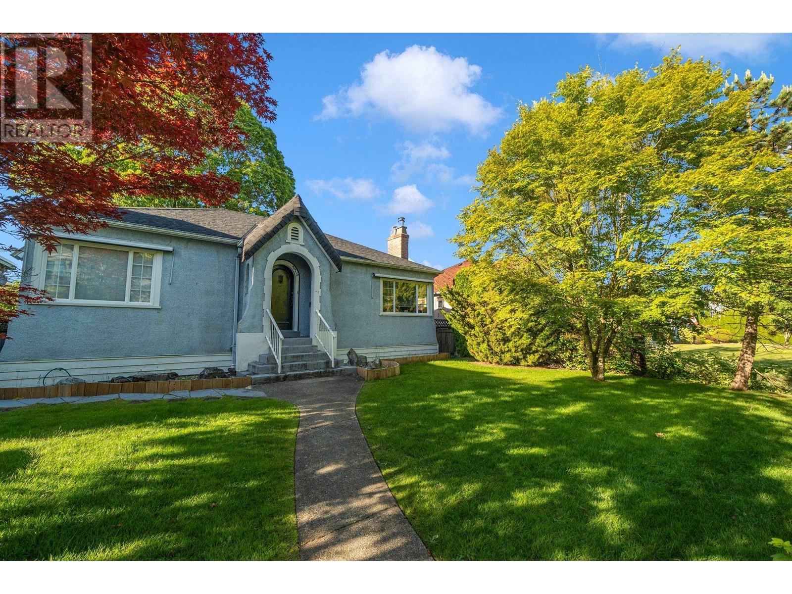 Photo 2 of 275 W King Edward Avenue, Vancouver BC