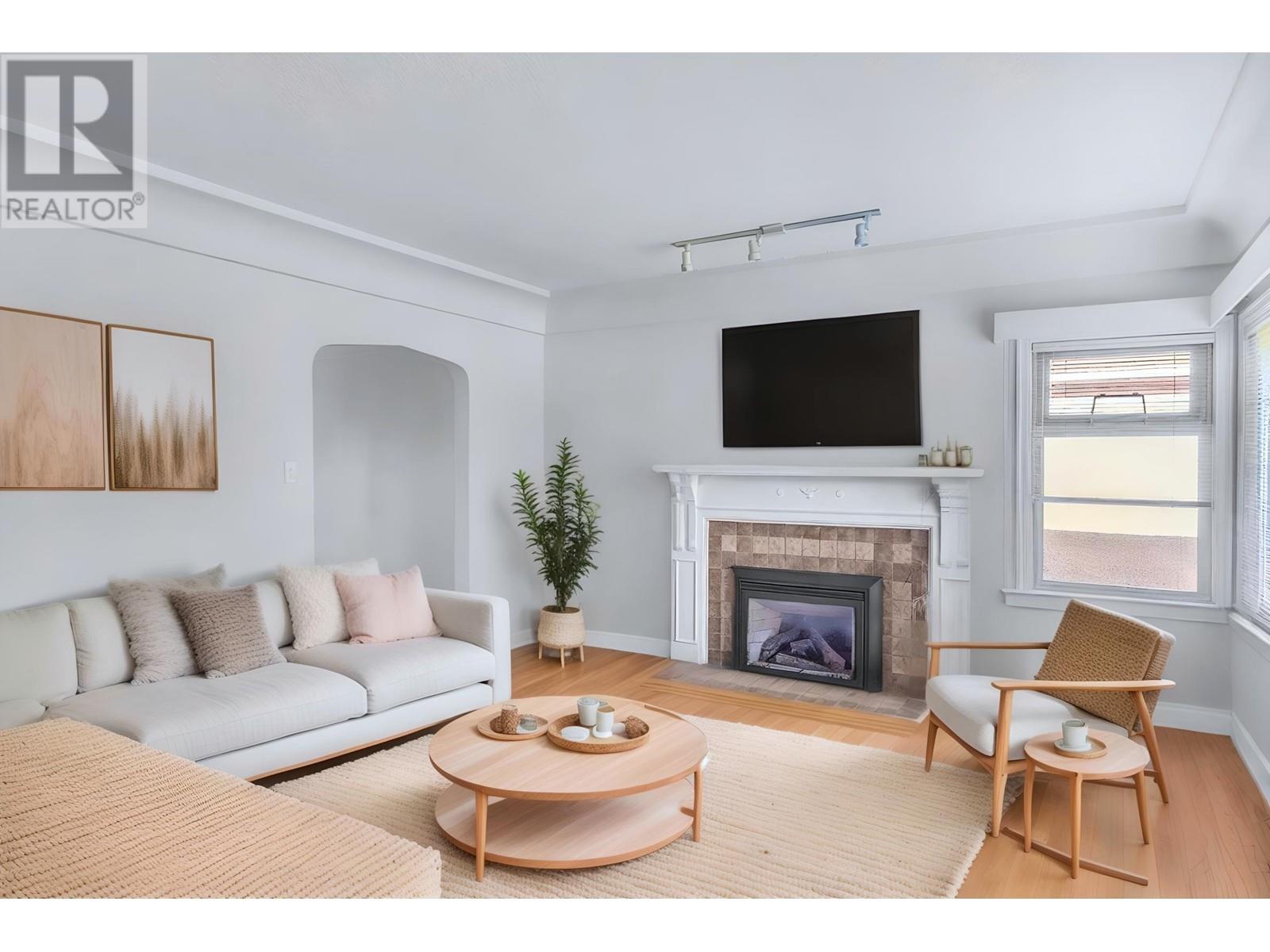 Photo 3 of 275 W King Edward Avenue, Vancouver BC