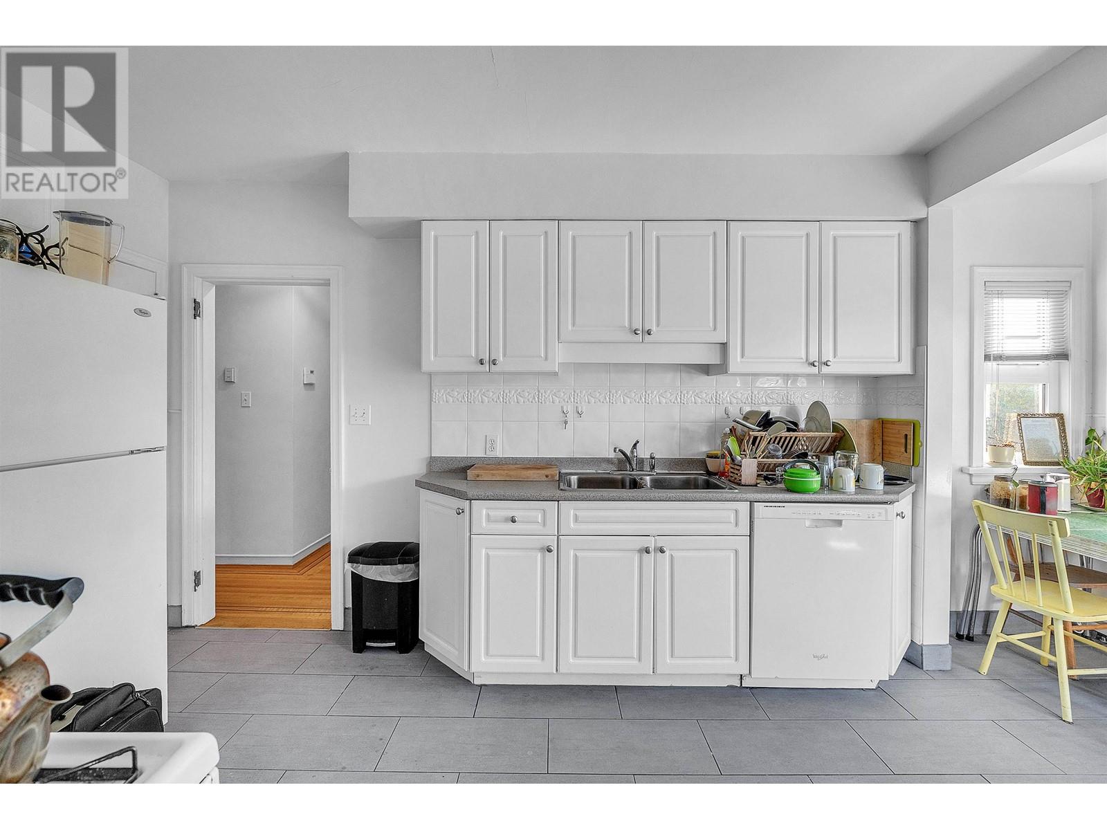 Photo 5 of 275 W King Edward Avenue, Vancouver BC
