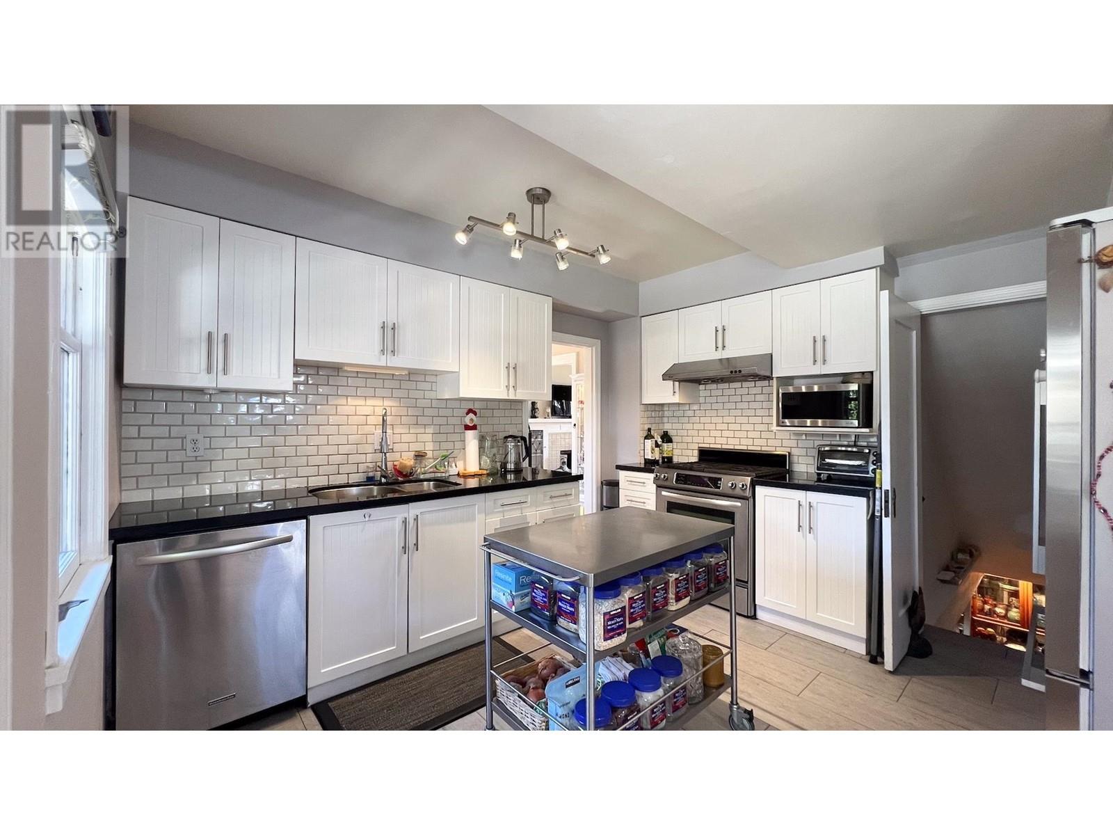 Photo 9 of 3090 Discovery Street, Vancouver BC