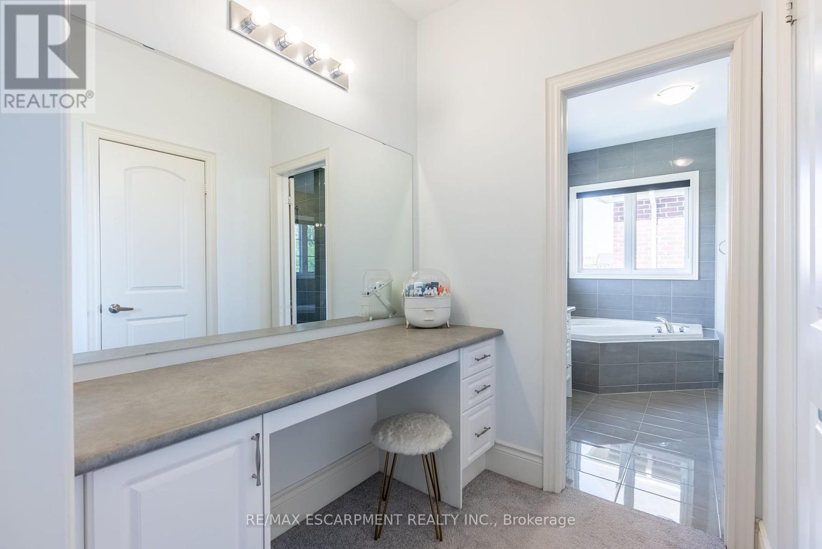 Photo 4 of 219 Humphrey Street, Hamilton ON