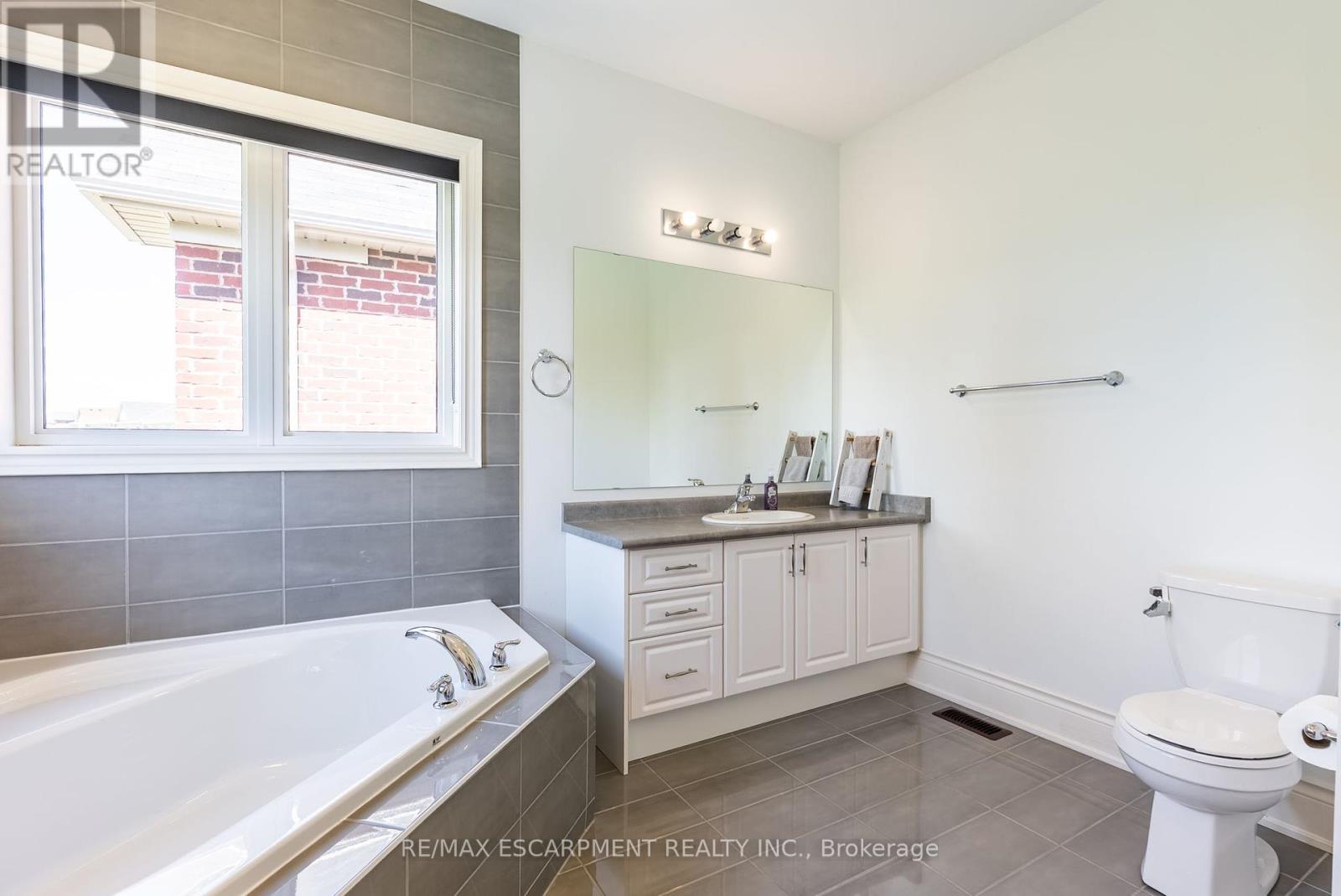 Photo 2 of 219 Humphrey Street, Hamilton ON