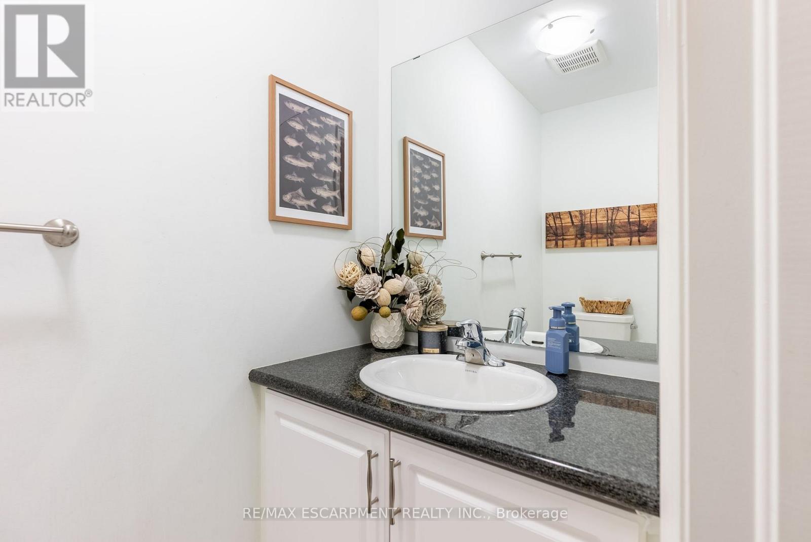 Photo 23 of 219 Humphrey Street, Hamilton ON