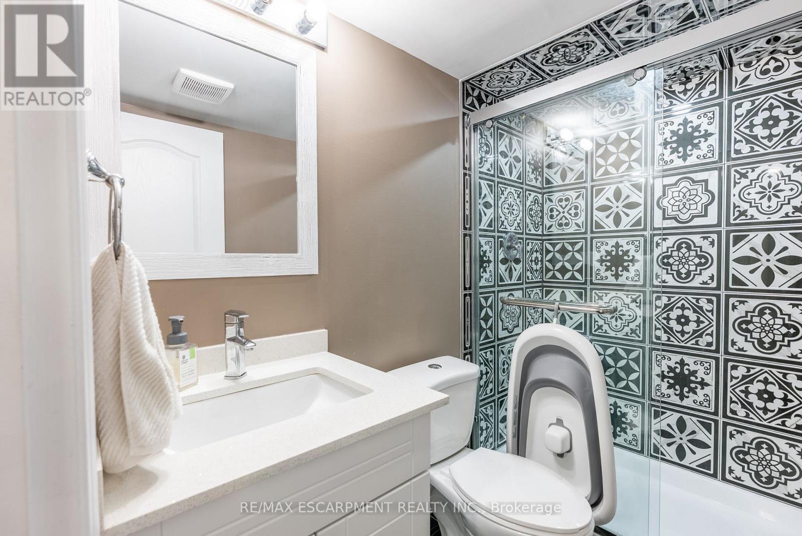 Photo 22 of 219 Humphrey Street, Hamilton ON