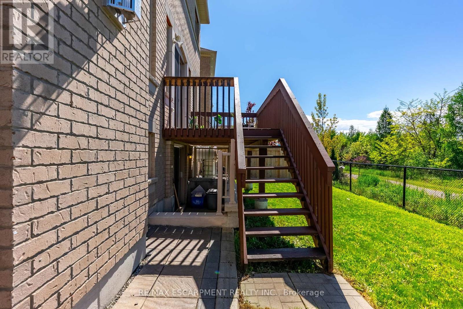 Photo 18 of 219 Humphrey Street, Hamilton ON