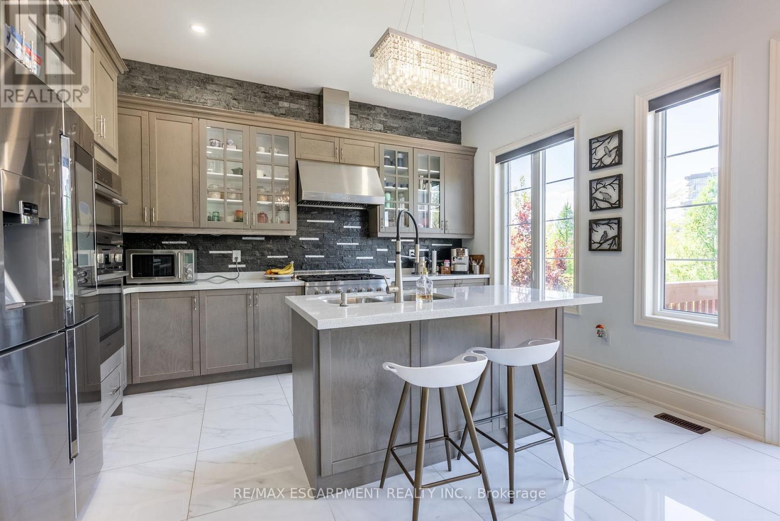 Photo 3 of 219 Humphrey Street, Hamilton ON