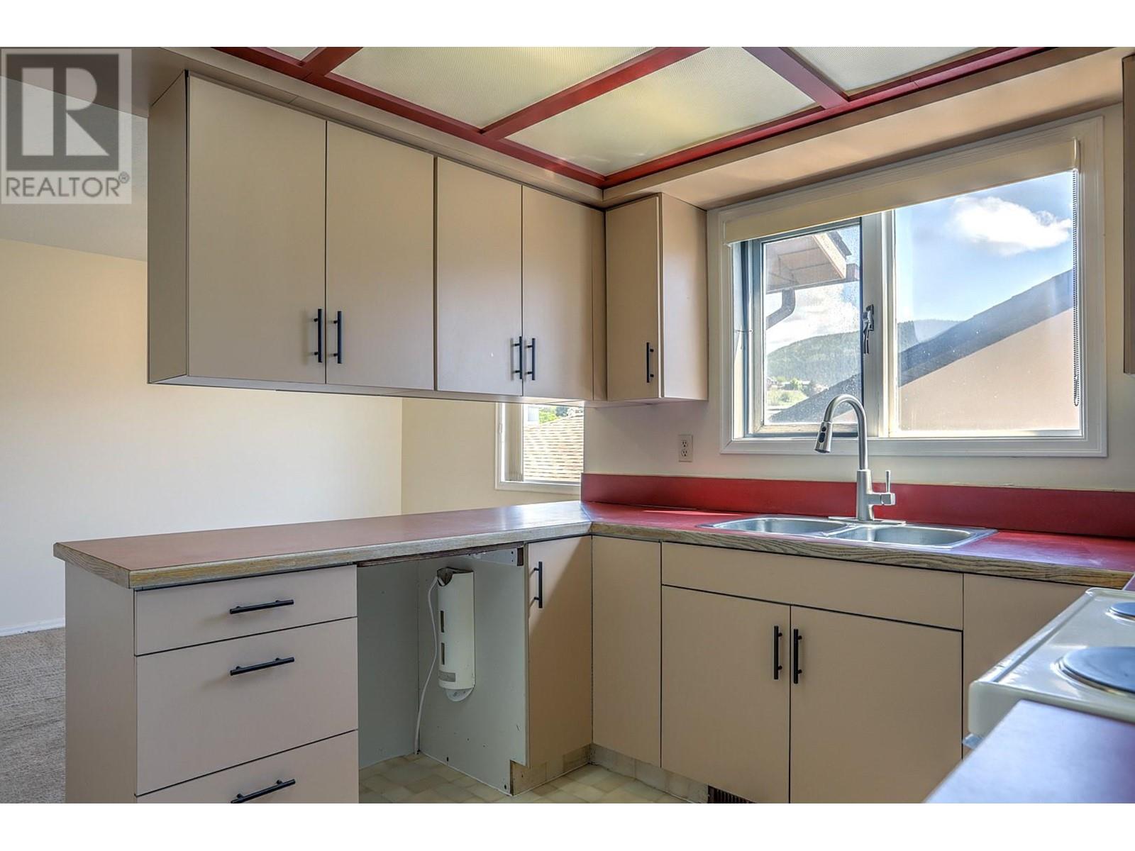 Photo 17 of 6732 Foothills Drive, Vernon BC