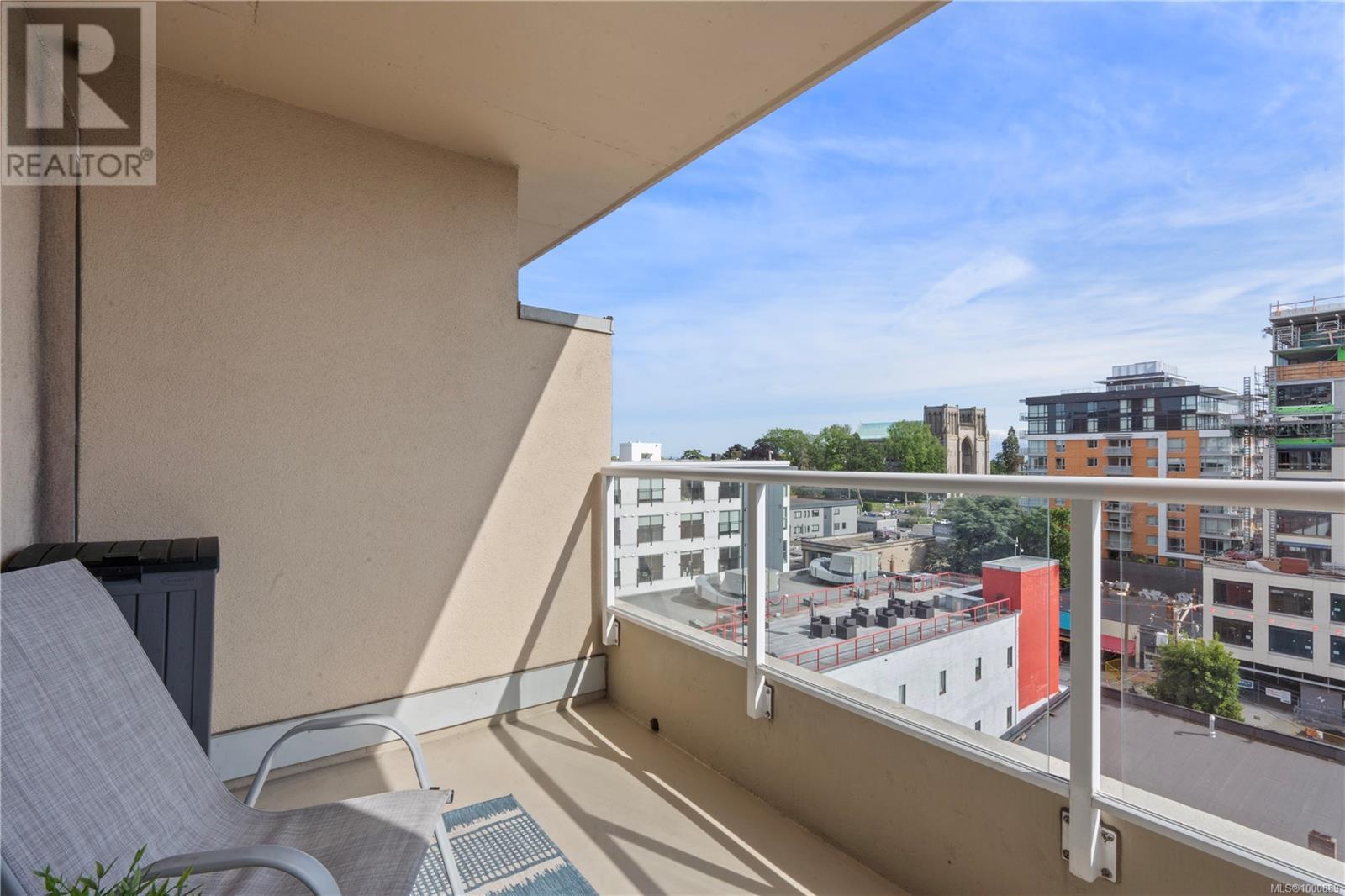#910 835 VIEW ST - Image 11