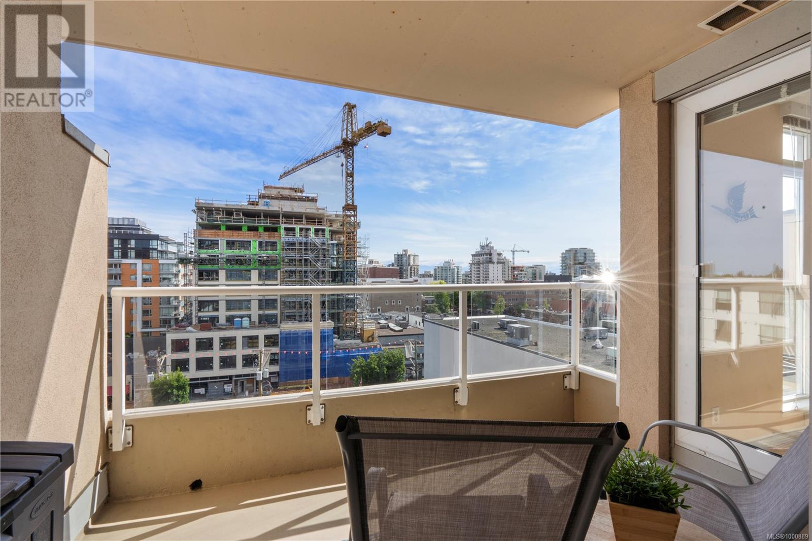 #910 835 VIEW ST - Image 14