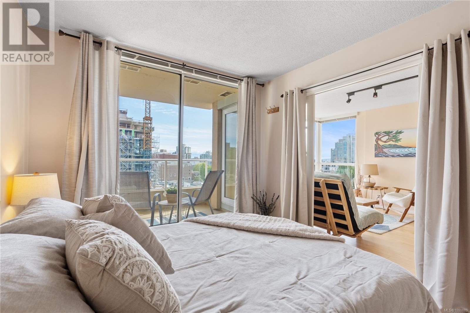#910 835 VIEW ST - Image 15