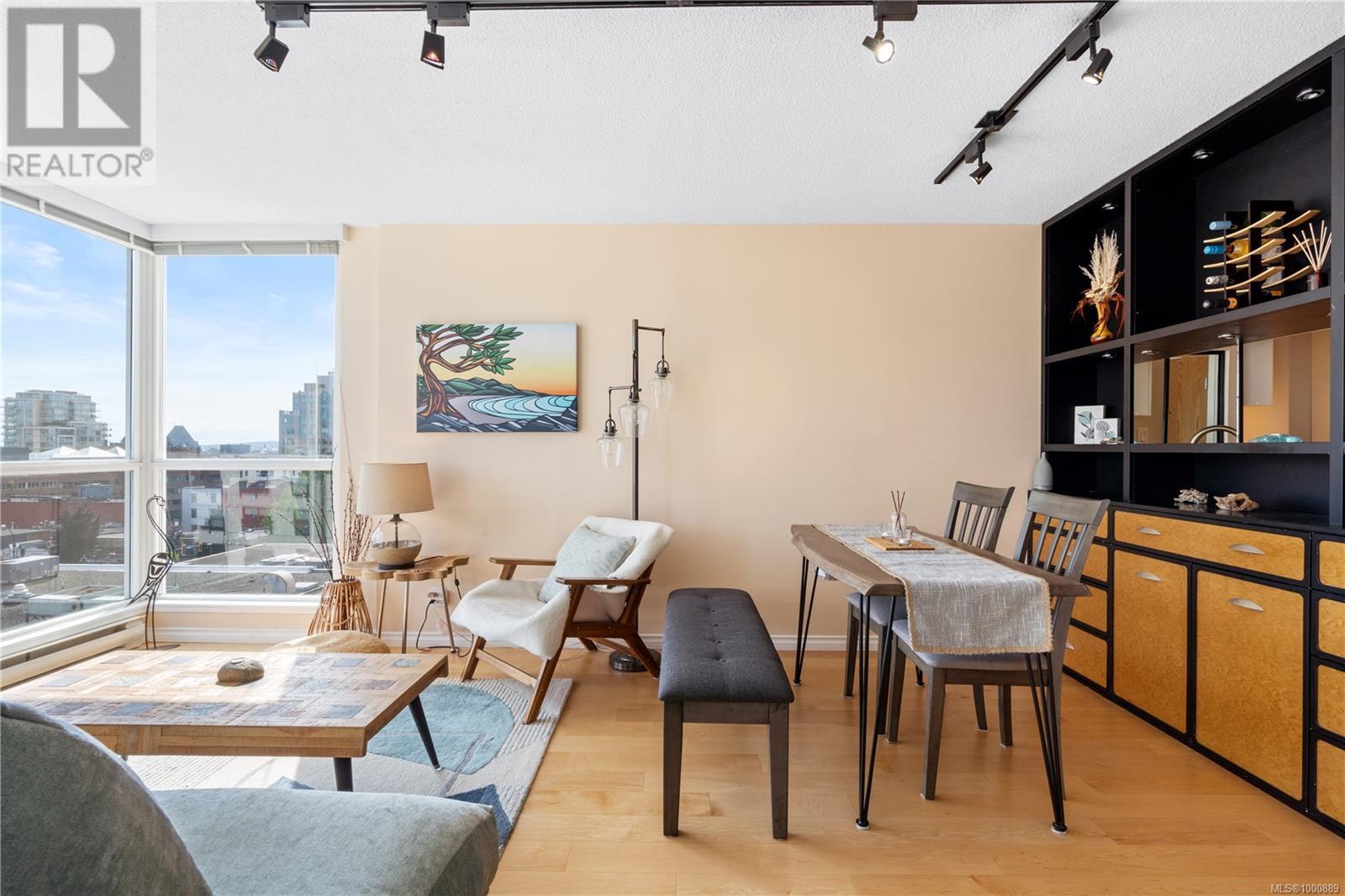 #910 835 VIEW ST - Image 6