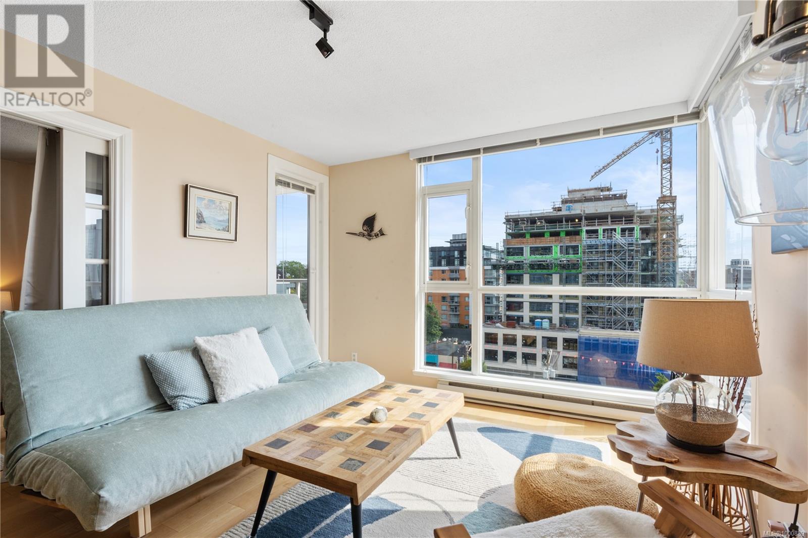 #910 835 VIEW ST - Image 9