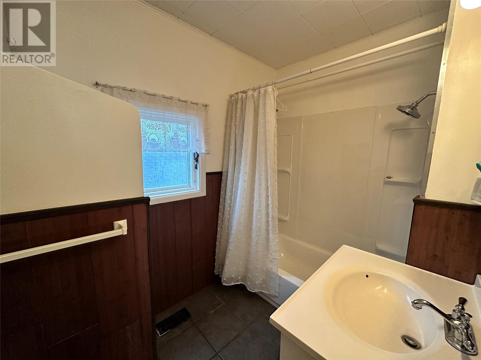 1625 68TH Avenue, Grand Forks