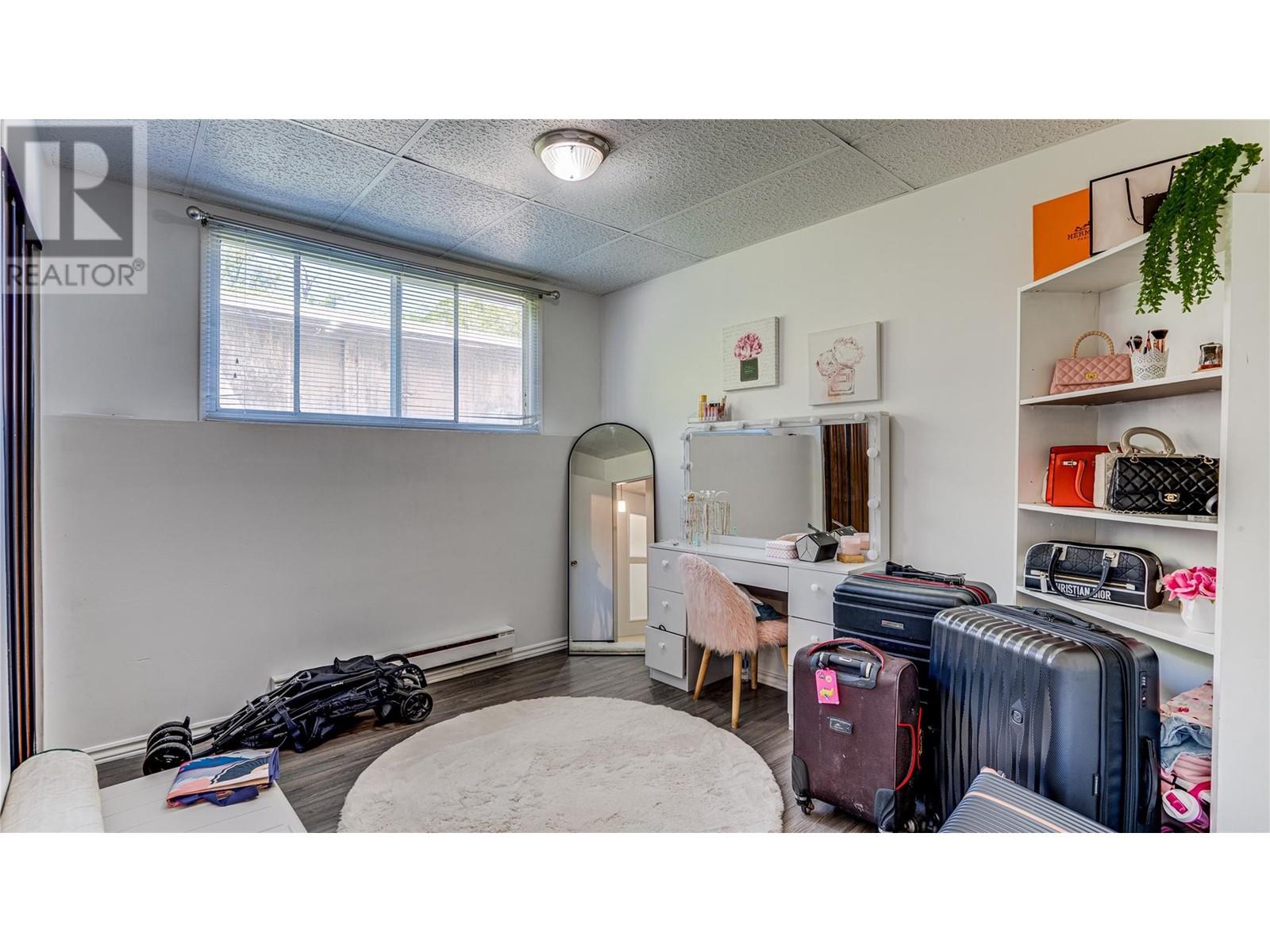 1604 45 Street, Vernon