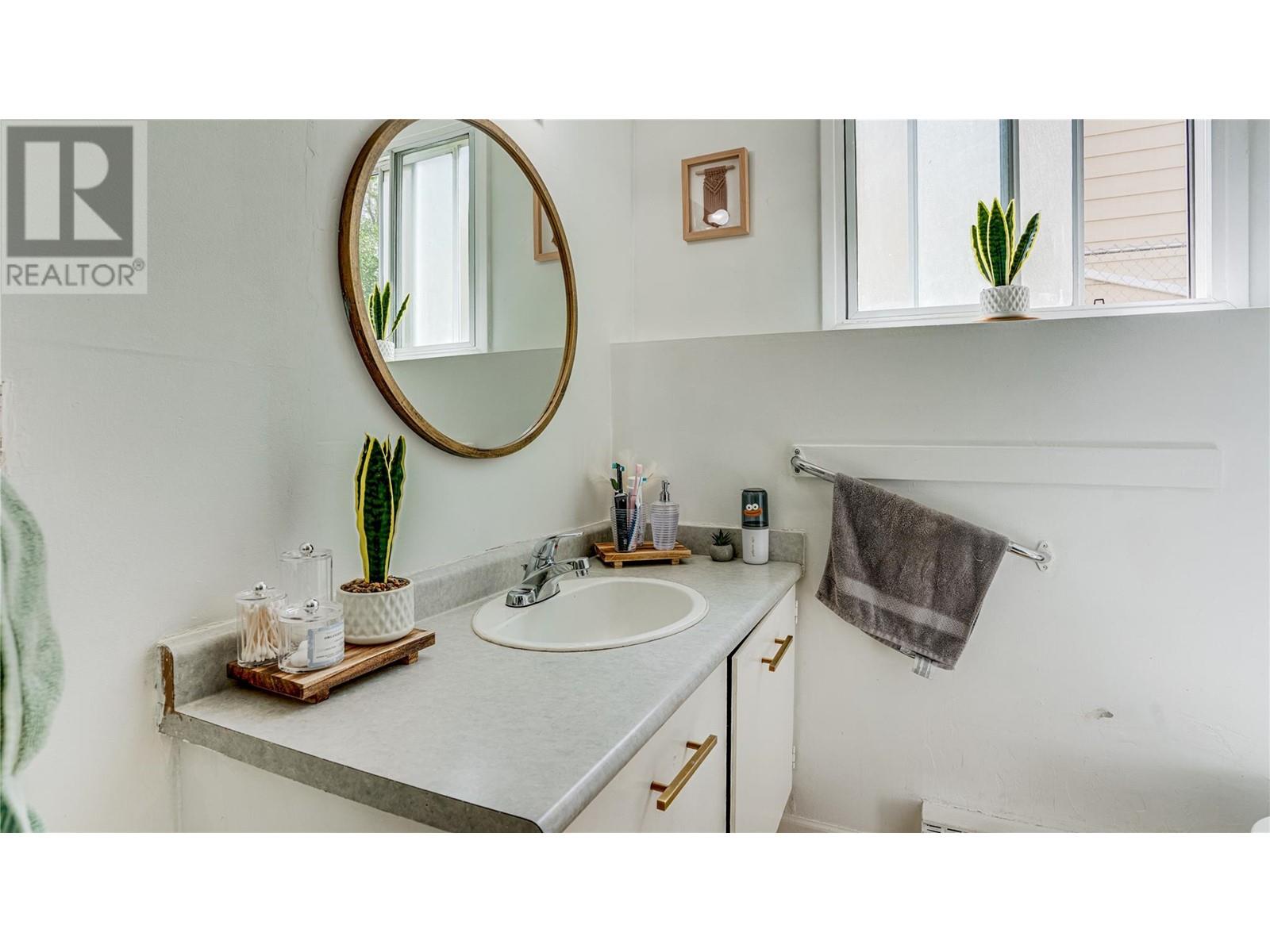 1604 45 Street, Vernon