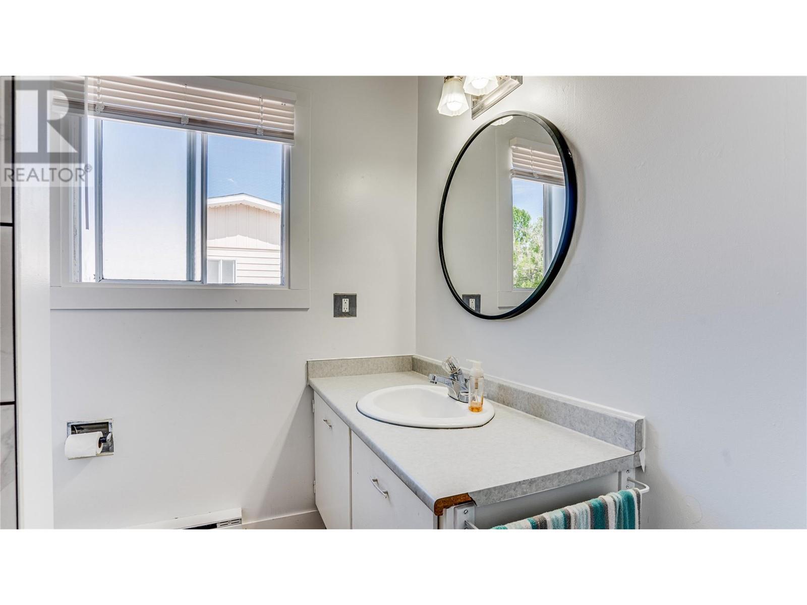 1604 45 Street, Vernon