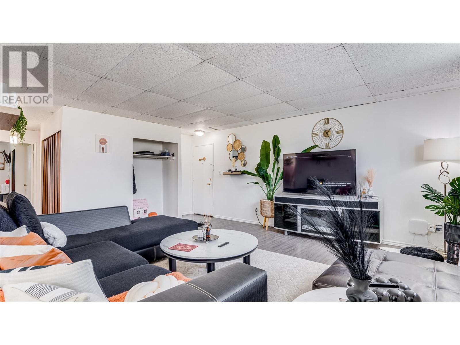 1604 45 Street, Vernon