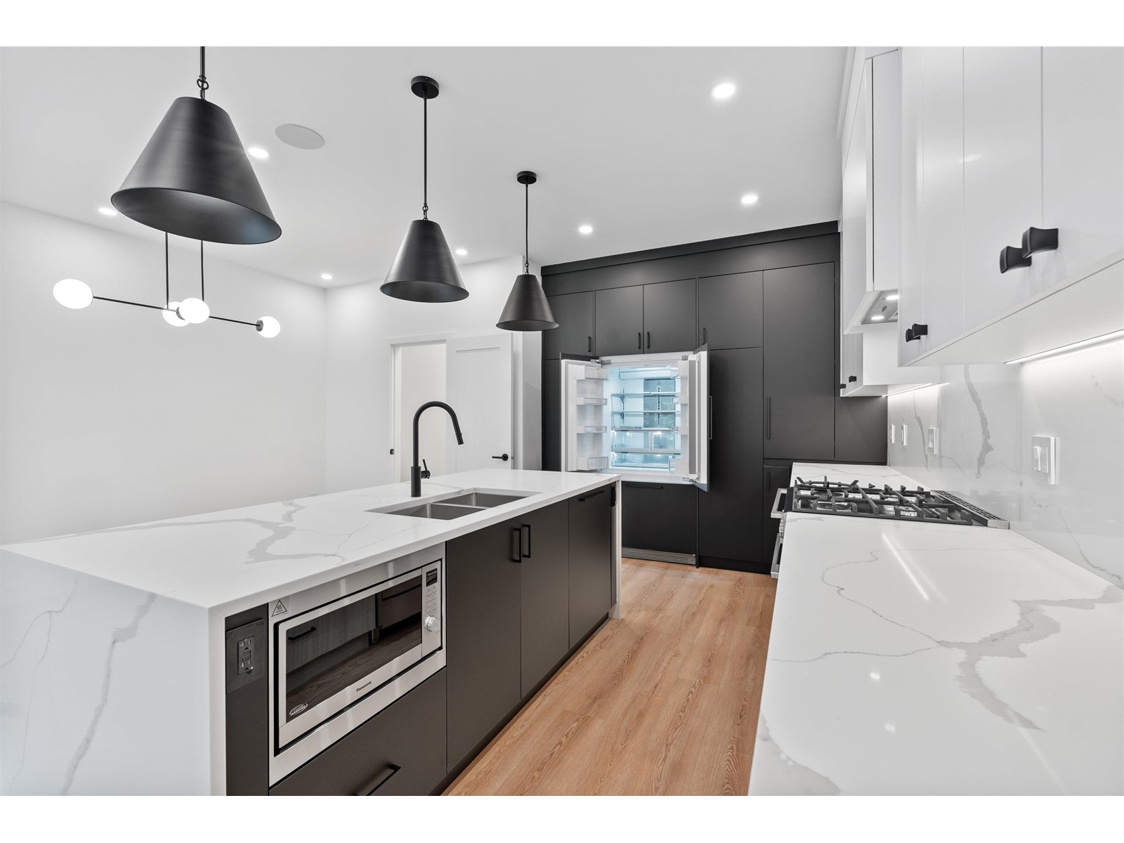 Photo 13 of 15 16358 90 Avenue, Surrey BC