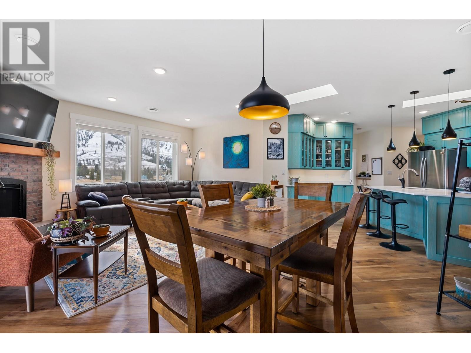  101 7th Avenue, Keremeos