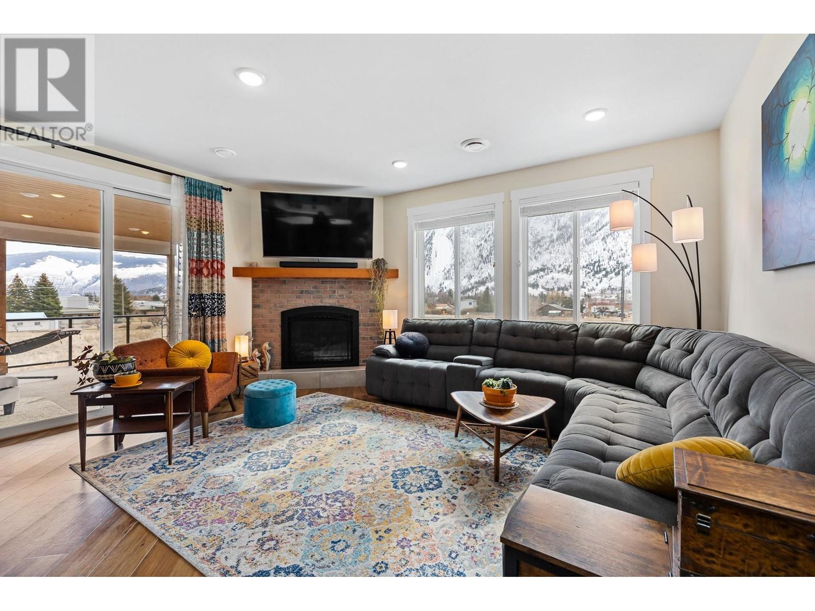  101 7th Avenue, Keremeos