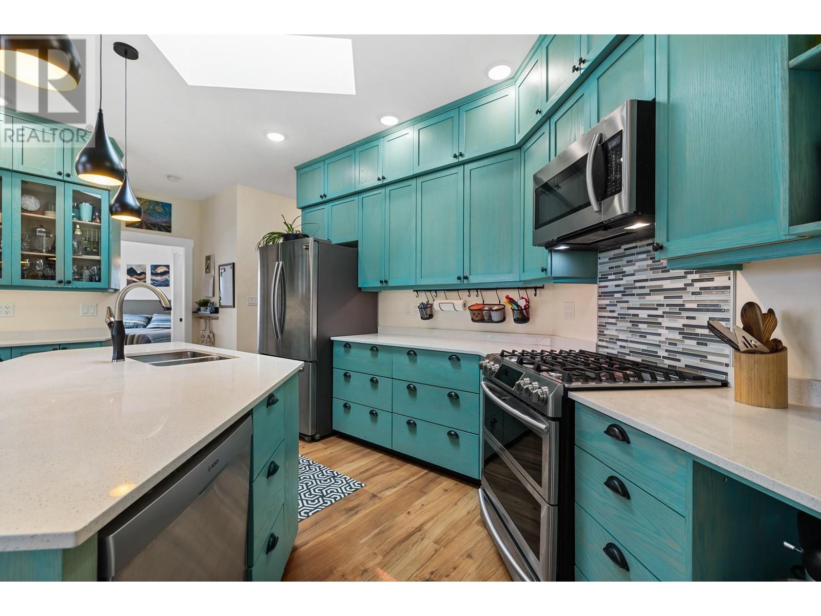  101 7th Avenue, Keremeos